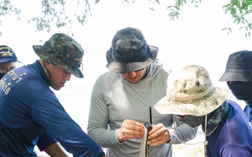 EODMU5 and Royal Thai Navy Conduct Underwater IED Training