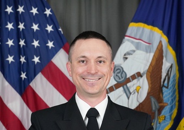 NAVFAC Washington’s Cmdr. Calvin Warren Named Marine Corps Installations Command Officer of the Year