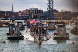 USS Hampton Enters Drydock