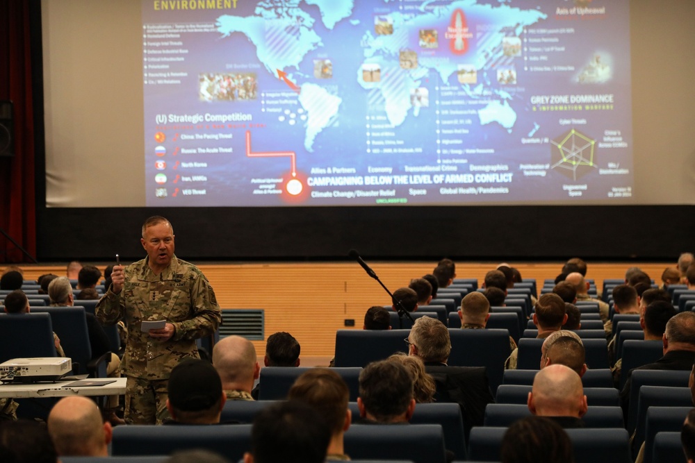 U.S. Army Lt. Gen. Anthony R. Hale visits 207th Military Intelligence Brigade - Theatre