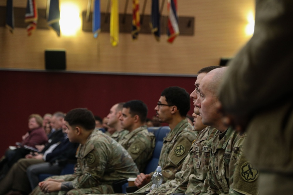 U.S. Army Lt. Gen. Anthony R. Hale visits 207th Military Intelligence Brigade - Theatre