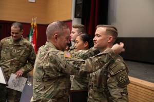 Mississippi Congressman Trent Kelly visits Soldiers from the 155th Armored Brigade Combat Team