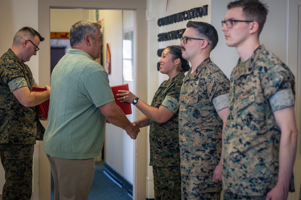 COMMSTRAT Marines receive awards for State Funeral participation
