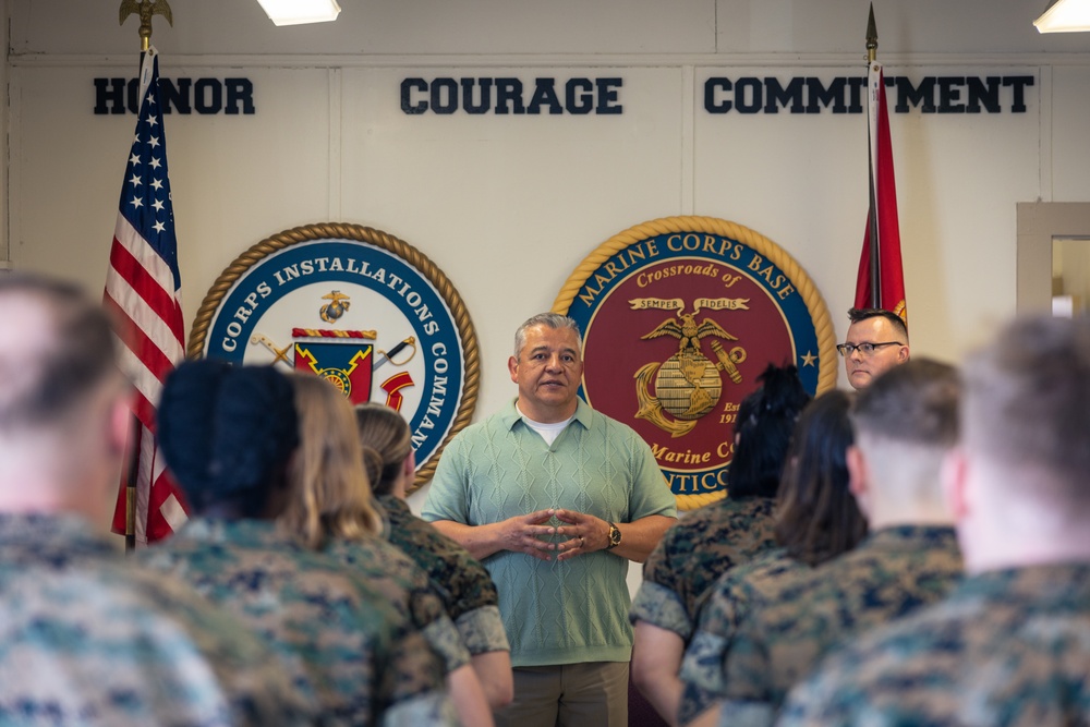 COMMSTRAT Marines receive awards for State Funeral participation