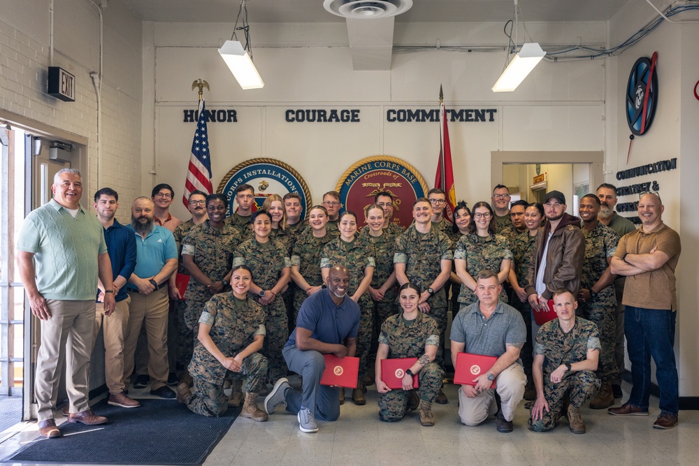 COMMSTRAT Marines receive awards for State Funeral participation