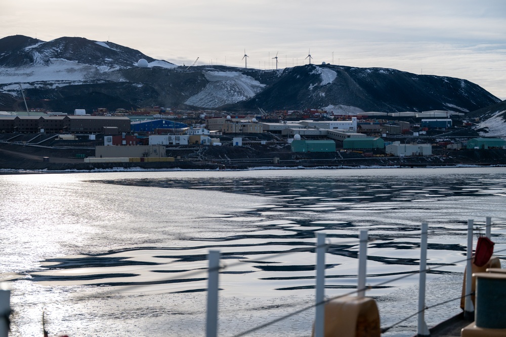 USCGC Polar Star (WAGB 10) conducts operations in McMurdo Sound during Operation Deep Freeze