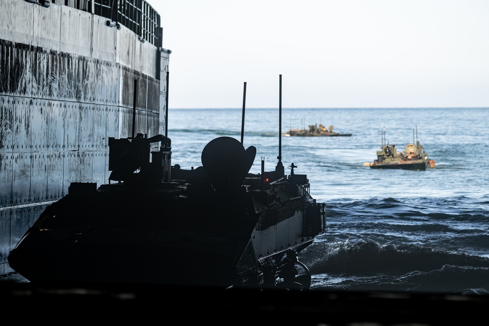 QUART 25.2: 3rd Assault Amphibian Battalion embarks Somerset