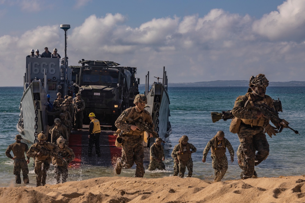 Iron Fist 25 | 31st MEU, JGSDF conduct Amphibious Landing Display