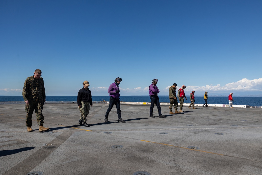 QUART 25.2: U.S. Marines and Sailors perform deck landing qualifications