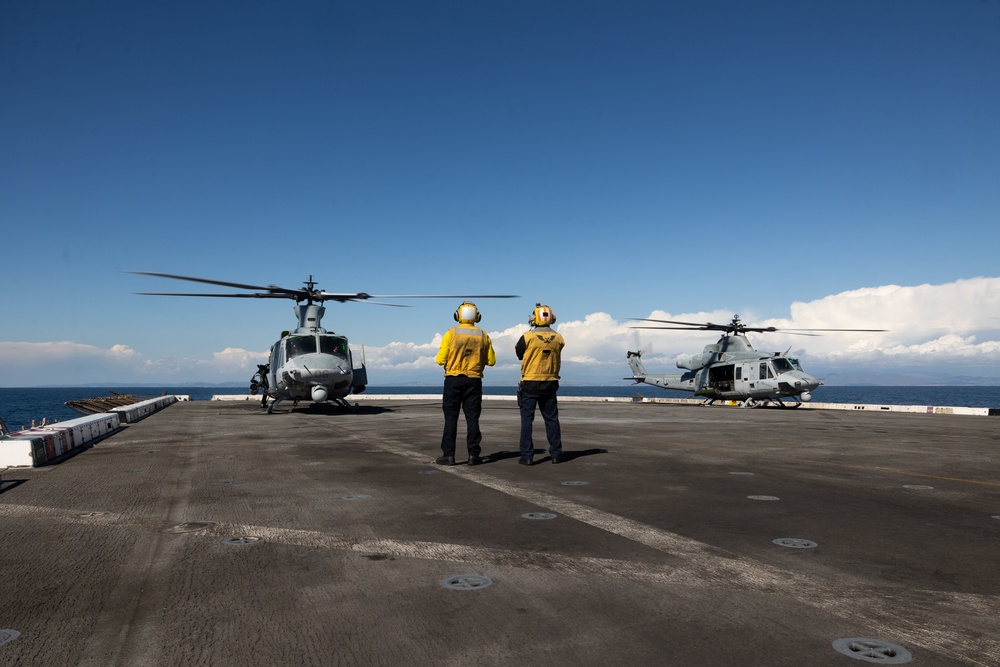 QUART 25.2:  U.S. Marines and Sailors perform deck landing qualifications