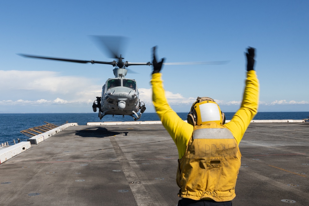 QUART 25.2:  U.S. Marines and Sailors perform deck landing qualifications