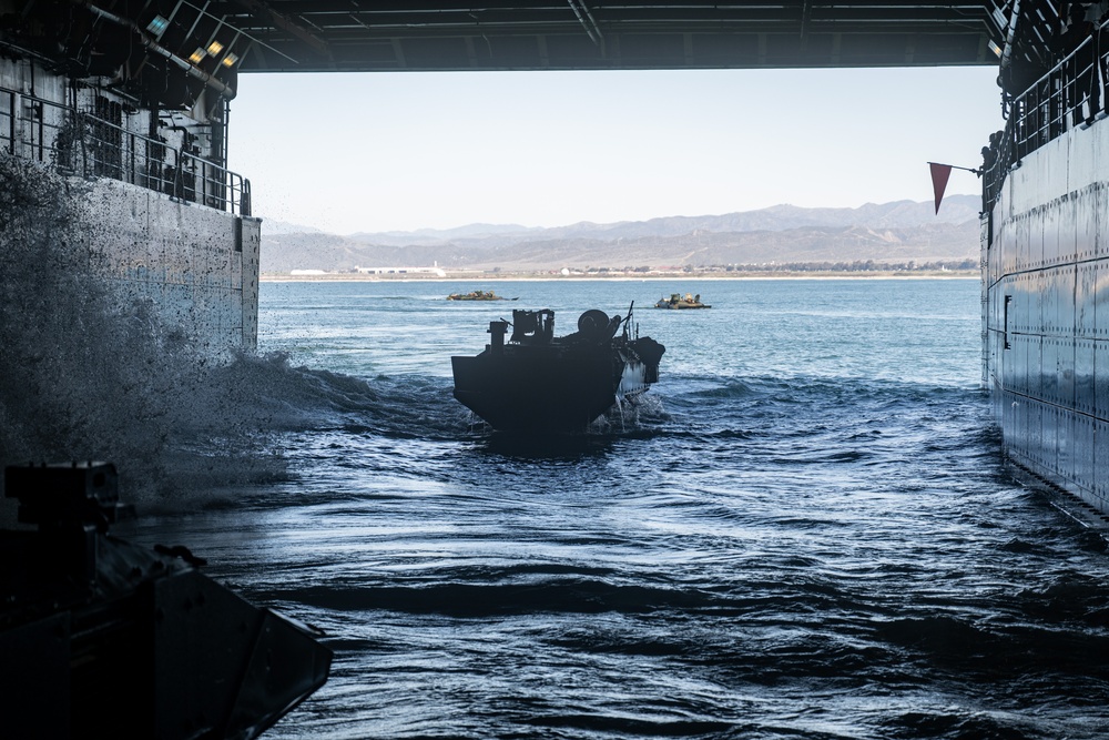 QUART 25.2: 3rd Assault Amphibian Battalion embarks Somerset