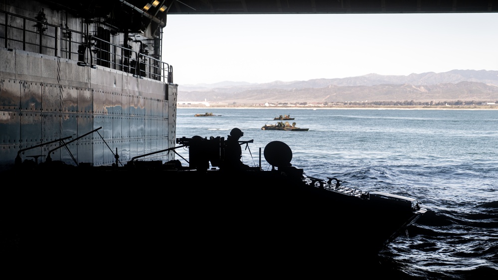 QUART 25.2: 3rd Assault Amphibian Battalion embarks Somerset