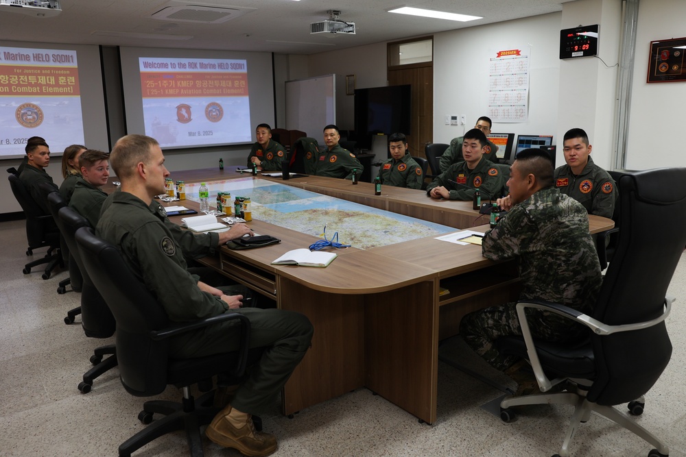 U.S. Marines with HMH-465, ROK Marines exchange expertise during KMEP 25