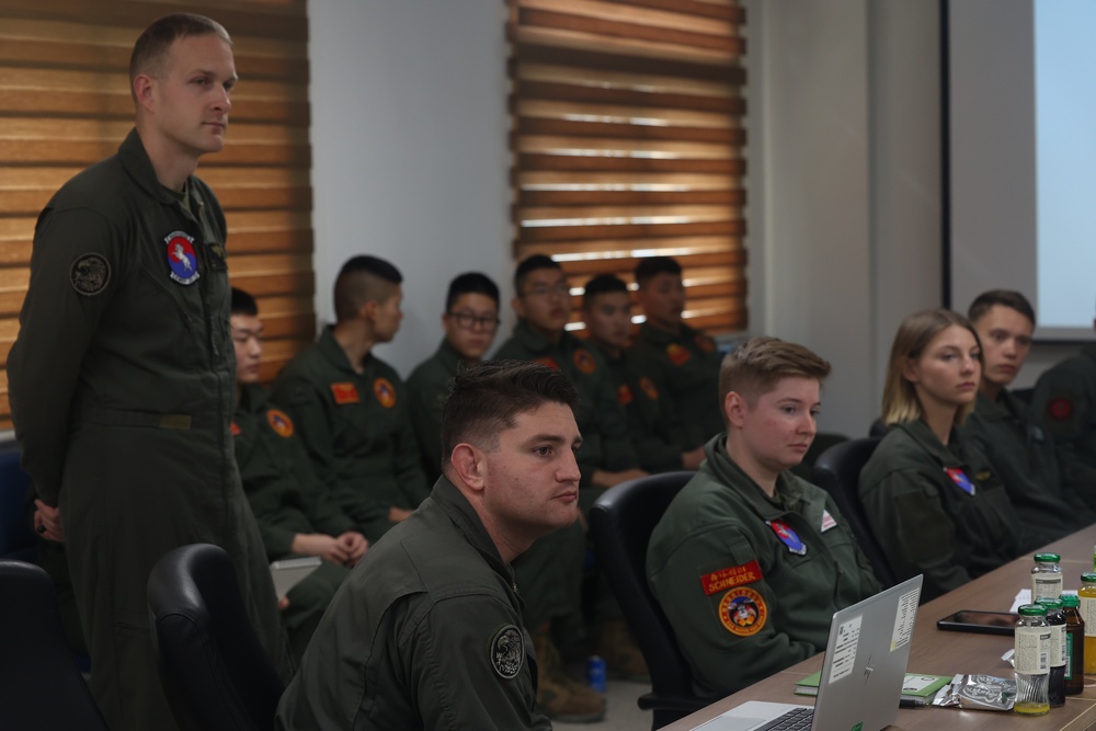 U.S. Marines with HMH-465, ROK Marines exchange expertise during KMEP 25