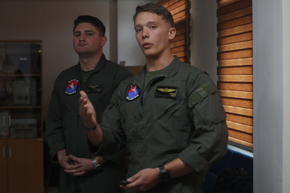 U.S. Marines with HMH-465, ROK Marines exchange expertise during KMEP 25