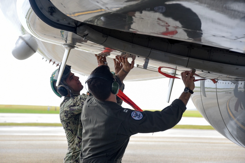 VP-16 Conducts Preflight Safety Checks Prior to Flight for Sea Dragon 2025