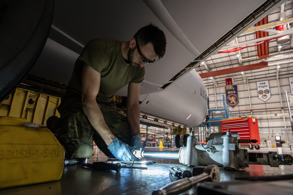 100th MXS performs isochronal maintenance