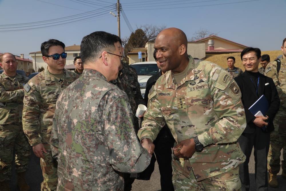 UNC, CFC, USFK Commander Visits Military Information Support Operations Soldiers During FS25
