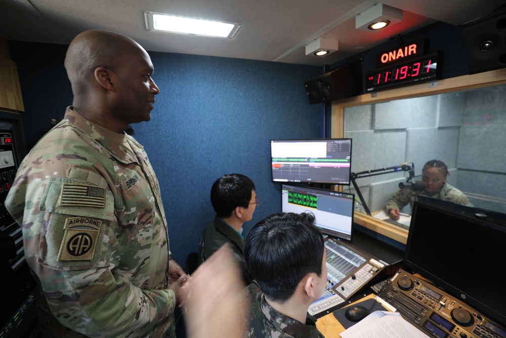 UNC, CFC, USFK Commander Visits Military Information Support Operations Soldiers During FS25