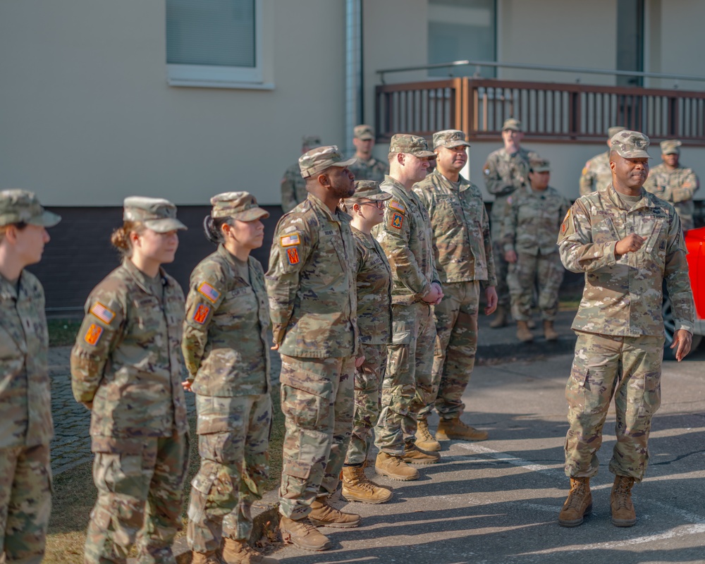 DVIDS - Images - 10th AAMDC commanding general presents challenge coins ...