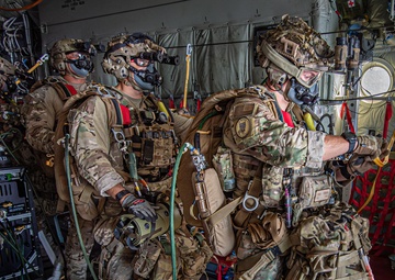 82nd EQRS Conducts HAHO Jumps at Grand Bara