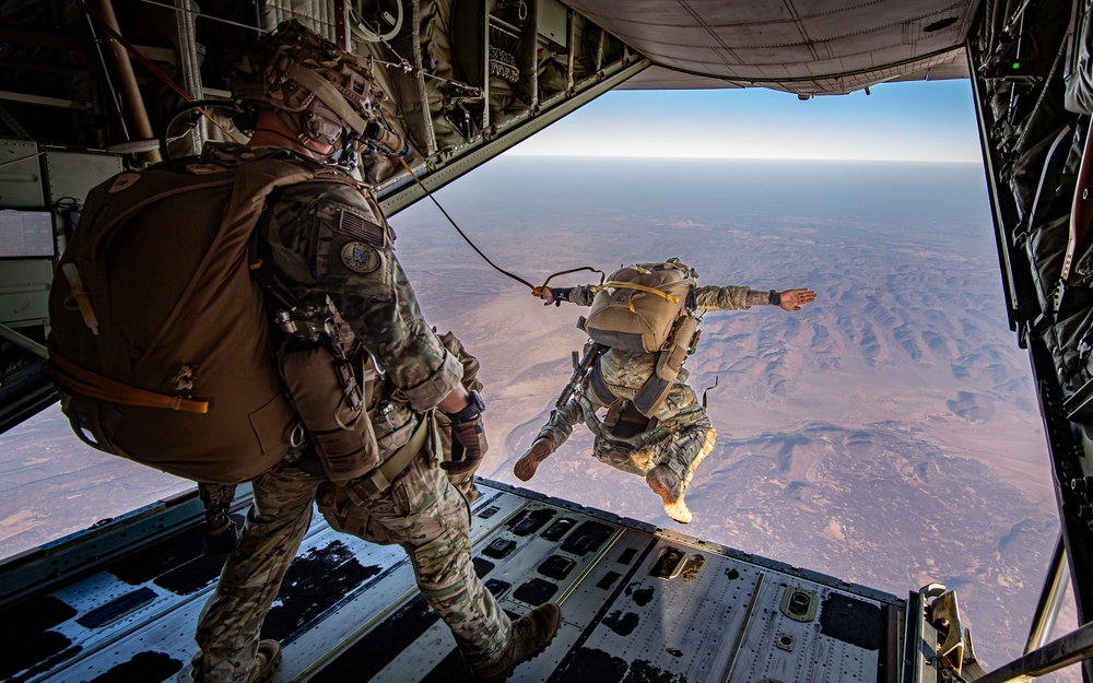 DVIDS - Images - 82nd EQRS Conducts HAHO Jumps at Grand Bara [Image 7 ...