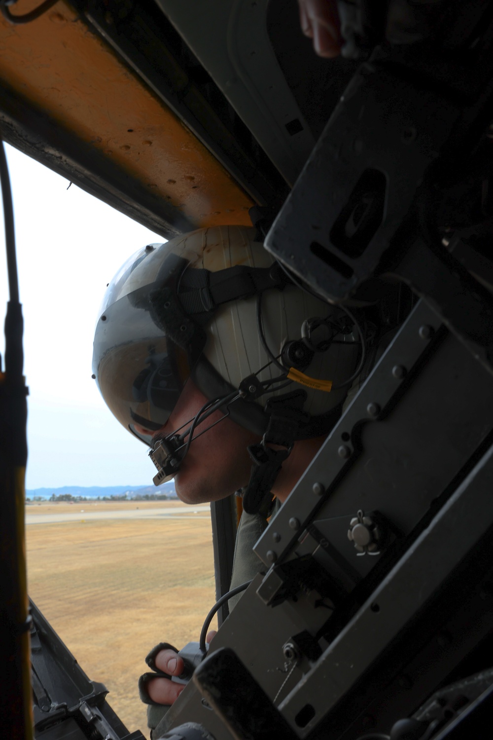 HMH-465, ROK Marine Corps fly in formation during KMEP 25