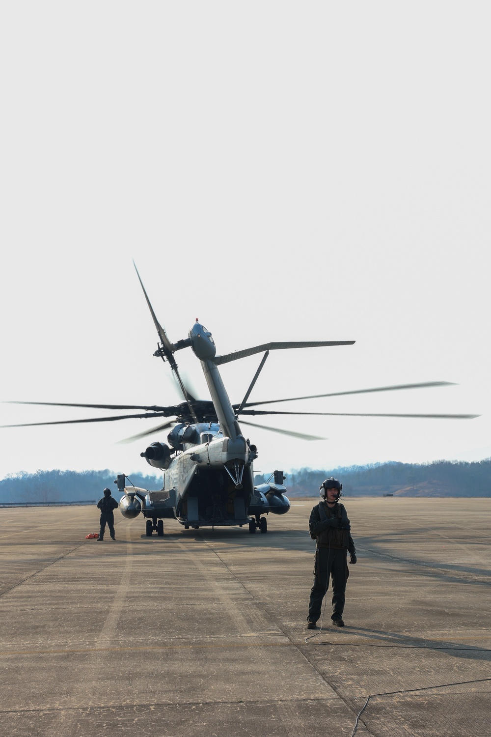 HMH-465, ROK Marine Corps fly in formation during KMEP 25