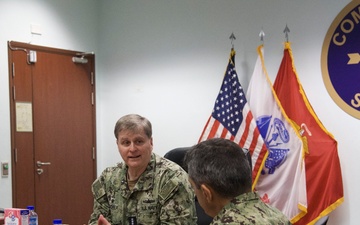 Commander, U.S. 7th Fleet visits Destroyer Squadron Seven