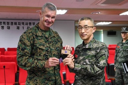 1st Marine Division commanding general meets with ROK 1st Marine Division commanding general