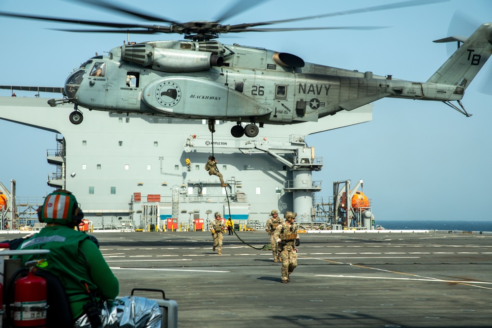 DVIDS - Images - USS Lewis B. Puller conducts flight quarters