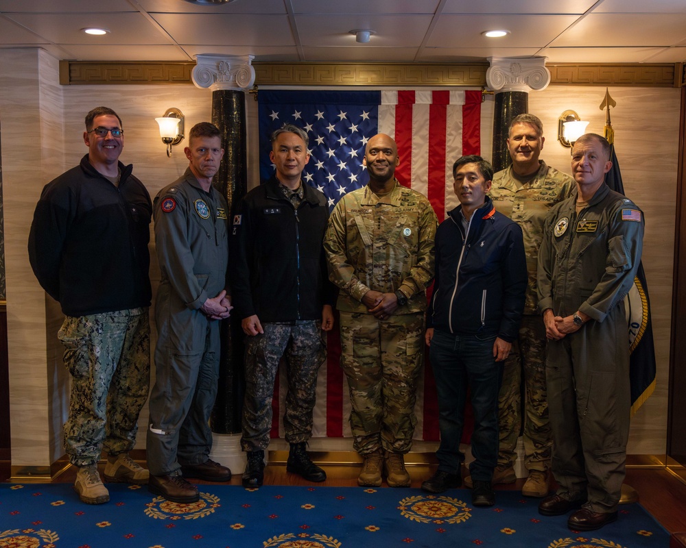 Officers of U.S. Naval Forces Korea, United Nations Command, and Republic of Korea Navy Visit USS Carl Vinson (CVN 70)