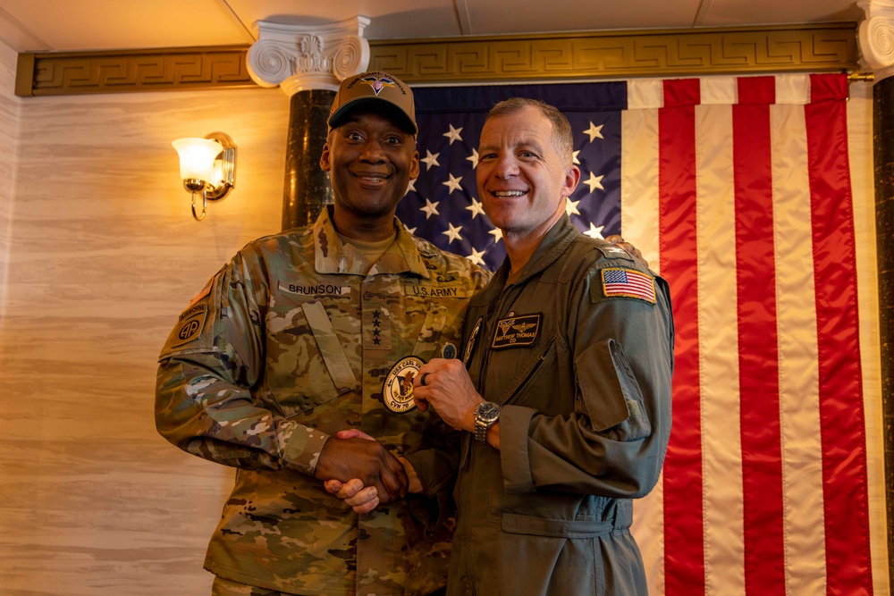 Officers of U.S. Naval Forces Korea, United Nations Command, and Republic of Korea Navy Visit USS Carl Vinson (CVN 70)