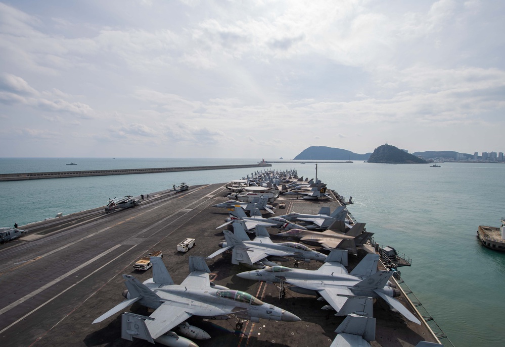 USS Carl Vinson (CVN 70) Departs from Busan, Republic of Korea