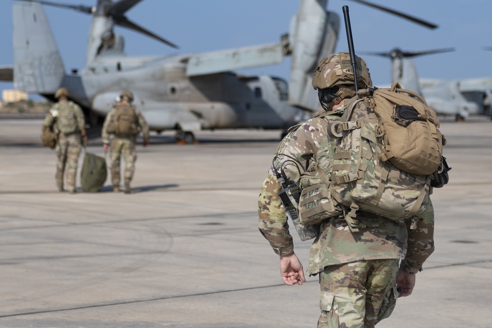 Task Force Associator Soldiers conduct sling-load training with Marines