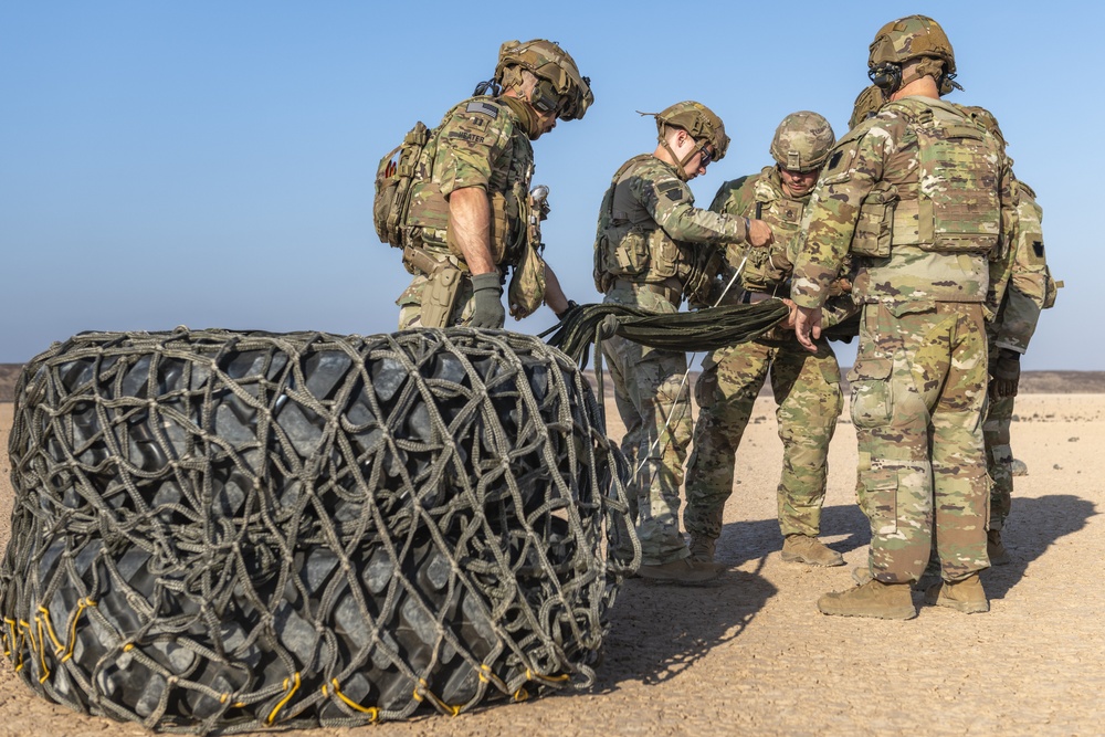 Task Force Associator Soldiers conduct sling-load training with Marines