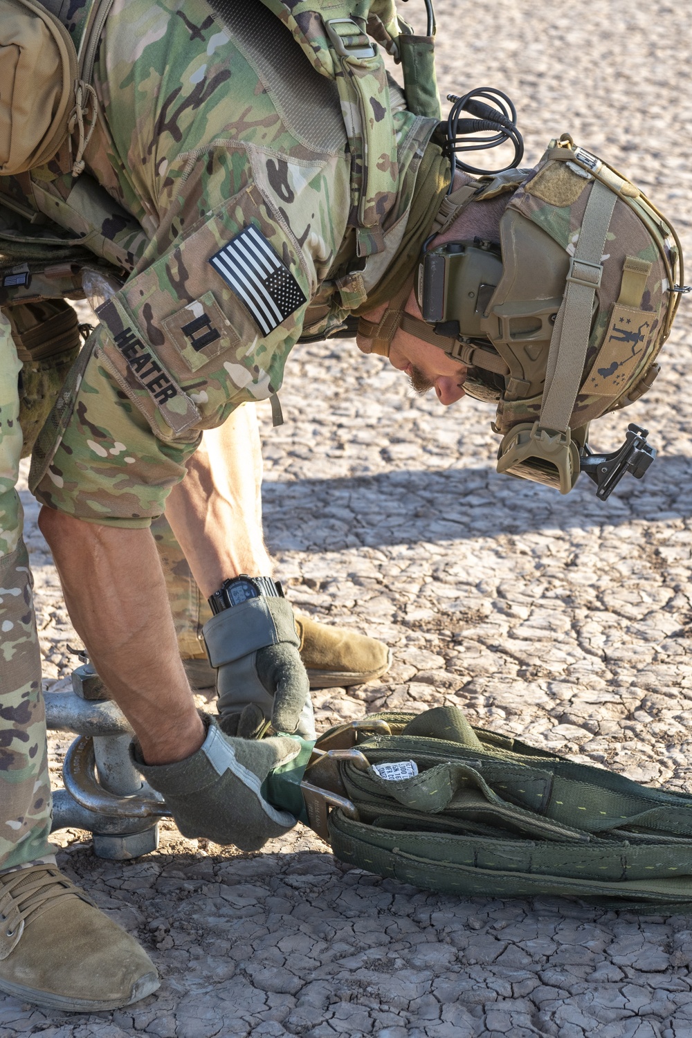 Task Force Associator Soldiers conduct sling-load training with Marines