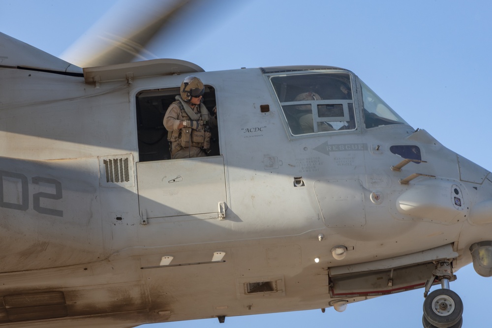 Task Force Associator Soldiers conduct sling-load training with Marines