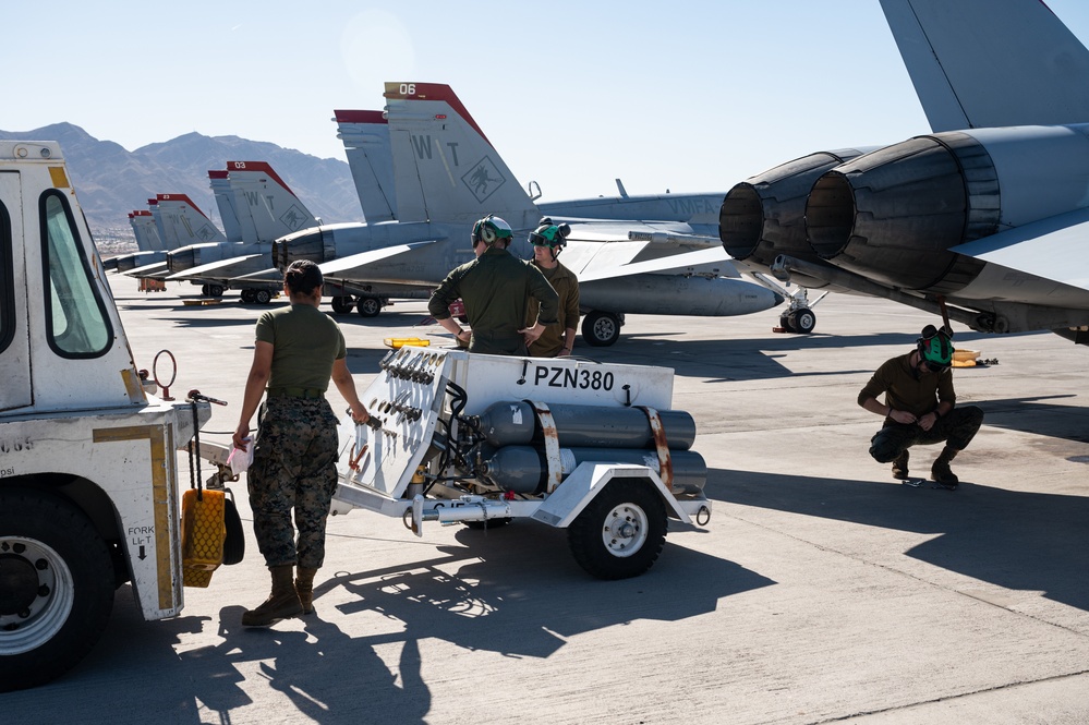 Red Flag-Nellis 25-2 F/A-18 maintenance