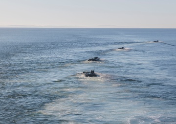 QUART 25.2: ACV open ocean launch drills from USS Somerset (LPD 25)