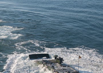 QUART 25.2: ACV open ocean launch drills from USS Somerset (LPD 25)