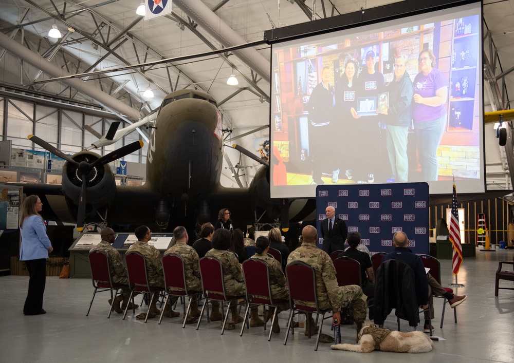 Candace Dunning receives 2024 USO Volunteer of the Year award