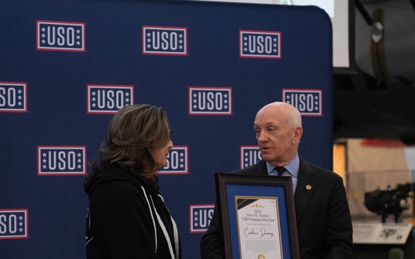 Candace Dunning receives 2024 USO Volunteer of the Year award