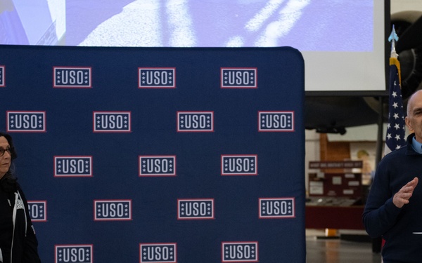 Candace Dunning receives 2024 USO Volunteer of the Year award