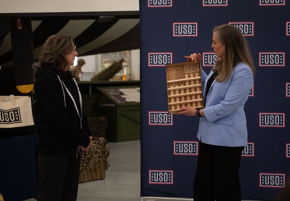 Candace Dunning receives 2024 USO Volunteer of the Year award