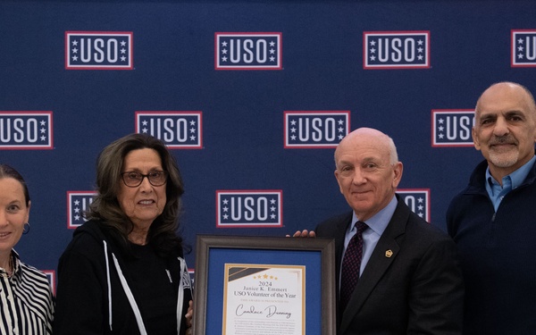 Candace Dunning receives 2024 USO Volunteer of the Year award