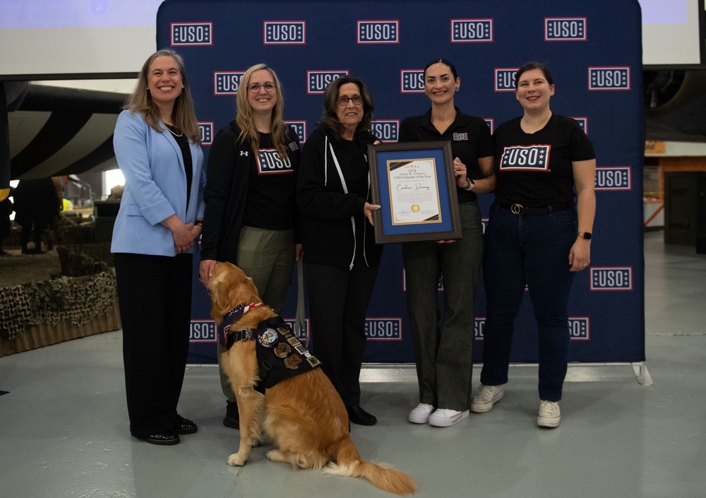Candace Dunning receives 2024 USO Volunteer of the Year award