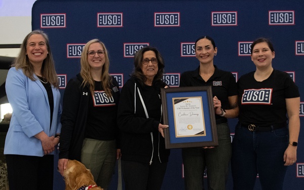 Candace Dunning receives 2024 USO Volunteer of the Year award