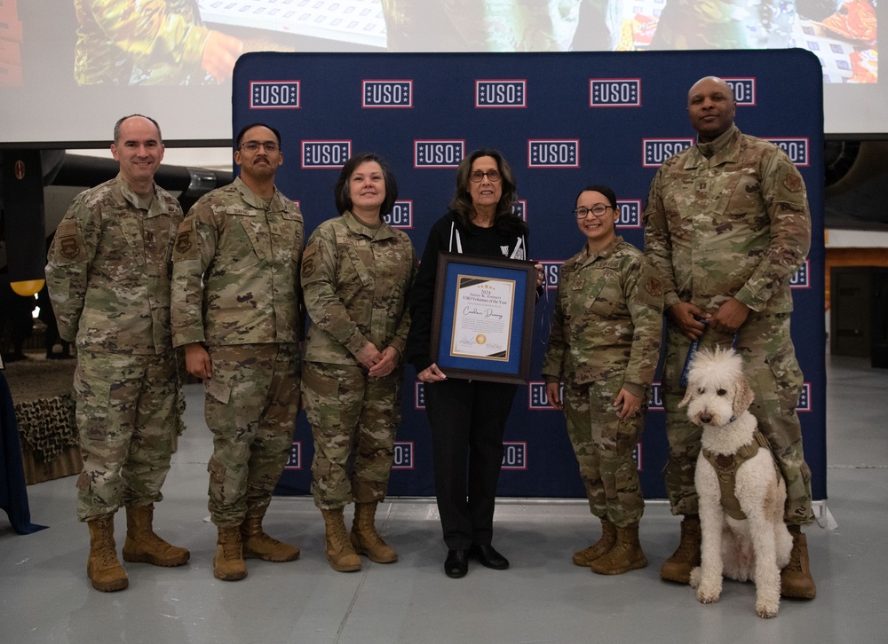 Candace Dunning receives 2024 USO Volunteer of the Year award